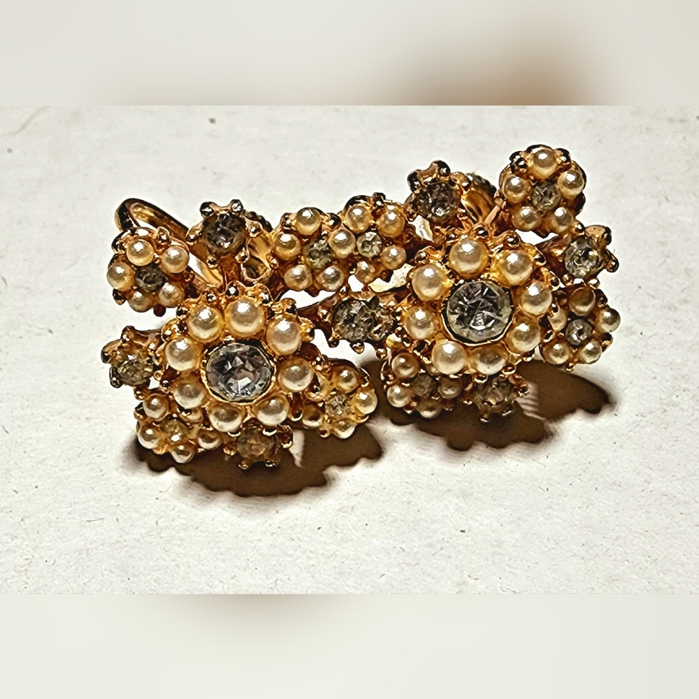 Vintage Pearl and rhinestone cluster screwback earrings